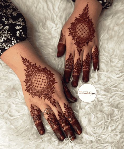 Modern Henna Designs Back Hand, Pradosh Vrat, Henna Design Ideas, Latest Mehndi Design, Henna Mehndi Designs, Front Hand Mehndi Design, Latest Arabic Mehndi Designs, Inai Pengantin, Mehndi Design Simple