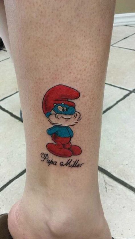 Grand Schtroumpfs tattoo Papa Smurf Tattoo Ideas, Papa Smurf Drawing, Papa Smurf Tattoo, Smurf Tattoos Ideas, Smurfs Tattoo, Smurf Tattoos, Cute Disney Tattoos, Als Tattoo, Pop Culture Tattoos