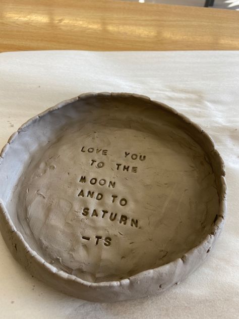 Diy Wedding Gifts, Diy Ceramic, Clay Crafts Air Dry, Clay Bowl, Keramik Design, Pottery Crafts, Clay Art Projects, Cute Clay, Ceramics Ideas Pottery