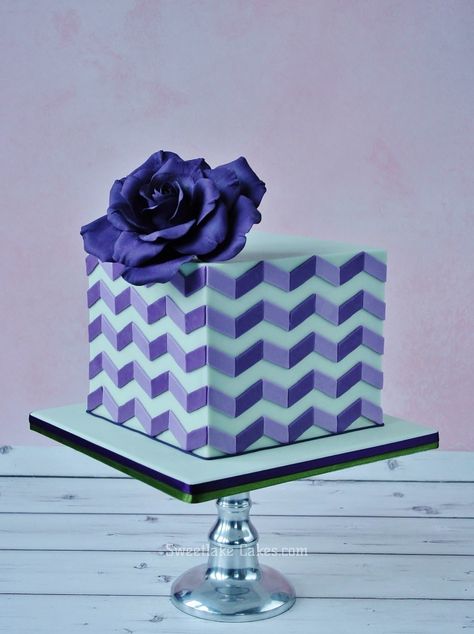 http://www.pinterest.com/ohsoposh/we-ate-all-the-cake/ Red velvet cake with geometric pattern Geometric Cake Design, Chevron Cakes, Geometric Cake, Cube Cake, Cupcake Maker, Square Wedding Cakes, Patterned Cake, Cupcakes Decorados, Modern Cakes