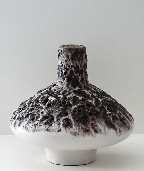 Paster-Corté Mid Century West German Pottery Fat Lava / Asbury Park,NJ Ceramic Design Ideas, Home Accessories Ideas, Asbury Park Nj, Diy Home Accessories, Gold Vases, Asbury Park, German Pottery, West German Pottery, Vintage Vases