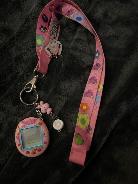 Tamagotchi Aesthetic, Kei Visual, Virtual Pet, Inside My Bag, Retro Gadgets, Cute Little Things, Cute Bags, Little Things, Things To Buy