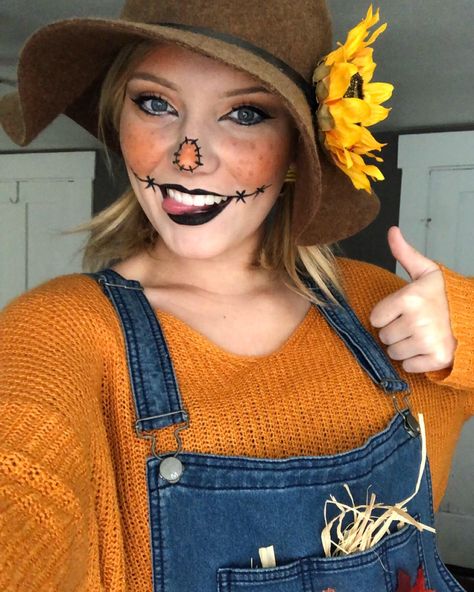 Mad Hatter Diy Costume, Fotos Halloween, Scarecrow Halloween Makeup, Sunflower Orange, Scarecrow Makeup, Scarecrow Costume, Halloween Scarecrow, Mad Hatter Hats, Halloween Makeup Scary