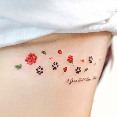 Paw Print Tattoo Ideas, Cat Paw Tattoos, Pet Memorial Tattoo, Tribute Tattoos, Pawprint Tattoo, Dog Memorial Tattoos, Tato Henna, Paw Tattoo, Small Pretty Tattoos