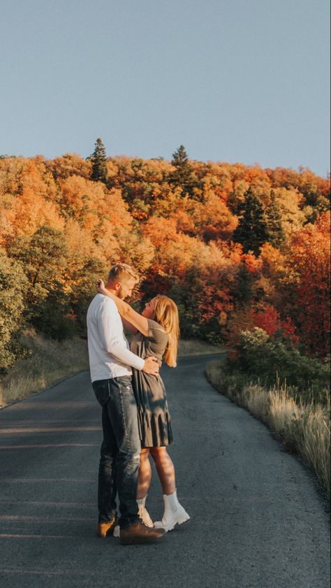 Couple pose/photo with fall leaves Fall Leaves Photoshoot Couple, Fall Leaves Engagement Photos, Fall Leaves Photoshoot, Fall Picture Outfits, Fall Couple Photos, Creative Engagement Photo, Fall Couple, Couples Pics, Fall Pics