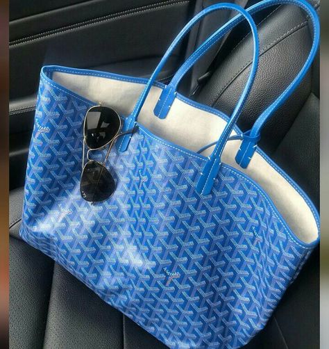 @Areeisboujee Blue Tote Bag Outfit, Goyard Tote Bag, Tote Bag Outfit, Goyard Tote, Dior Girl, Bags Game, Goyard Bag, Blue Tote Bag, Blue Tote