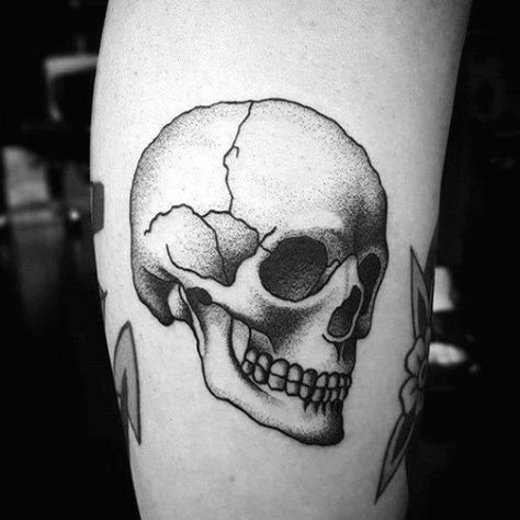 Cool Moon Tattoos, Tattoo Lower Back, Small Skull Tattoo, Tattoo Modern, Tatuagem Masculina Pequena, Glowing Moon, Simple Skull, Optical Illusion Tattoo, Moon Tattoos