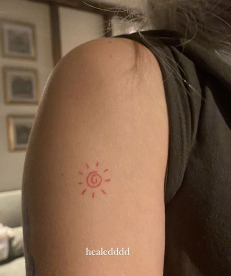 Bicep Sun Tattoo, Sun Tattoo Aesthetic, Swirly Sun Tattoo, Tiny Arm Tattoos, Small Tattoos Sun, Mini Tattoos Sun, Sun Tattoo Minimalist, Lizzy Mcalpine Tattoo, Spiral Sun Tattoo