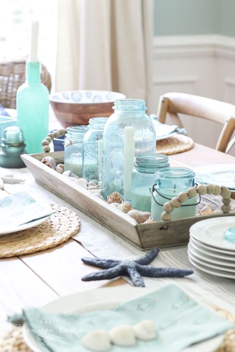 Coastal Decor in the Dining Room + 15 other gorgeous homes decorated for summer! Strand Decor, Coastal Dining Room, Coastal Farmhouse Decor, Gorgeous Homes, Coastal Dining, Tablescape Ideas, Coastal Living Rooms, Beachy Decor, Beach Cottage Decor