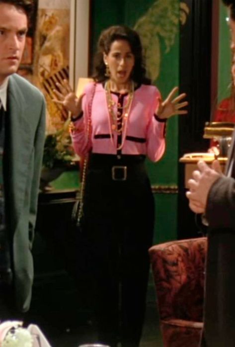 Friends Janice pink outfit Janice From Friends Outfits, Janice Outfits Friends, Friends Janice Outfits, Janice Friends Outfit, Friends Costume Ideas Tv Show, Janice Core, Janice Friends, Maggie Wheeler, Bachelorette Inspo