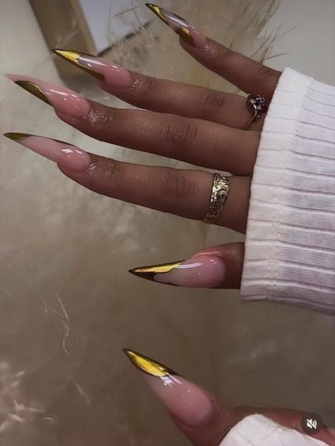 #follow #nails #nailstagram #nailart #longnails #acrylicnails #beautyblog #blogging #blogger #blog Gold Stiletto Nails, Acrylic Nails Stiletto, Stilleto Nails Designs, Long Stiletto Nails, Pointy Nails, Nail Trend, Drip Nails, Pointed Nails, Stiletto Nails Designs