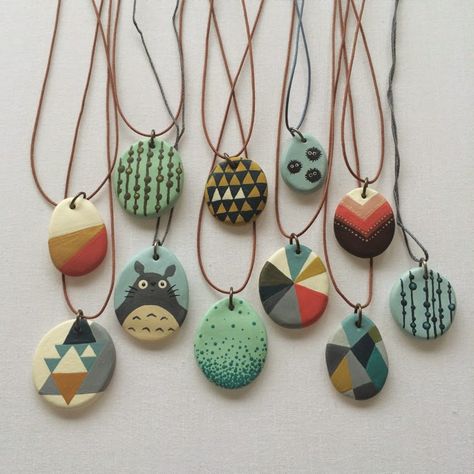 Painted Pendants, Polymer Clay Pendants, Clay Pendants, Science Crafts, Polymer Clay Jewelry Diy, Polymer Crafts, Beaded Jewels, Polymer Jewelry, Clay Jewelry Diy