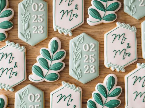 Wedding Cookies / Wedding Favors / Engagement Cookies - Etsy Green Wedding Cookies Decorated, Eucalyptus Wedding Cookies Decorated, Eucalyptus Leaf Cookies Decorated, Wedding Date Cookies Decorated, Greenery Cookies Decorated, Wedding Iced Cookies, Emerald Green Wedding Cookies, Eucalyptus Wedding Cookies, Wedding Favor Cookies Decorated