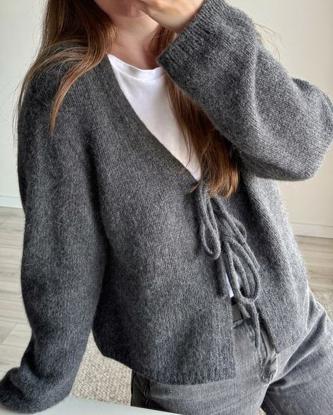 The Solene Cardigan pattern is out now! I’m beyond excited to finally share this with you. It’s one of the cutest things I’ve ever knit—so soft and warm, and those little ties are such a mood-lifter ✨. ⠀ The pattern is designed for sizes XS-3XL. You can find it at www.morecaknit.com & Ravelry, available in English, German, Danish, Norwegian, Polish, and Korean. ⠀ I can’t wait to see your creations 🥢. Happy knitting! ⠀ ⠀ ⠀ ⠀ #lamanabergamo #makeyourownfashion #knittersofinstagram #strikkeins... Tie Sweater, English German, I Cord, Pattern Collection, Open Front Sweater, Pattern Store, Sweater Knitting Patterns, Cardigan Pattern, Top Down