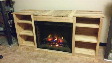 To let feel the warm and cozy in your media room we have brought this distinguished design of DIY pallet media cabinet with inside fireplace setup inside to Fireplace Tv Stand Diy, Pallet Fireplace, Pallet Entertainment Centers, Tv Console With Fireplace, Build A Tv Stand, Weekend Home Projects, Diy Pool Ideas, Diy Trinkets, Tv Stand With Fireplace