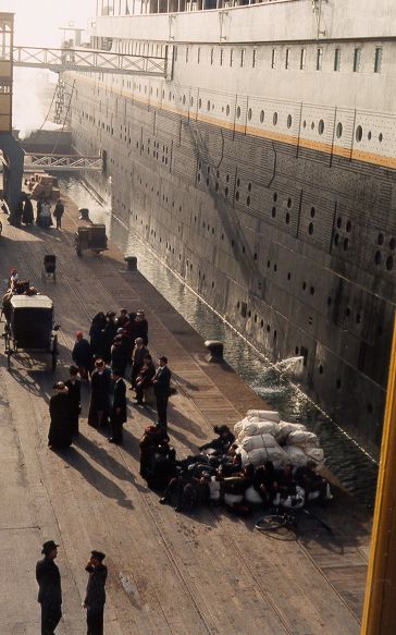 Titanic replica Titanic History Photographs, Titanic Southampton, Titanic Real Photos, Titanic Exhibition, Real Titanic, Titanic Photos, Titanic Artifacts, Titanic Sinking, Titanic Facts