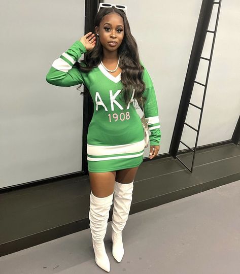 Alpha Kappa Alpha Sorority Outfits, Aka Sorority Aesthetic, Aka Stroll, Aka Homecoming Outfits, Aka First Day Out Outfits, Aka Founders Day Outfit, Aka Sorority Outfits, Aka Photoshoot Ideas, Aka Outfits Alpha Kappa Alpha