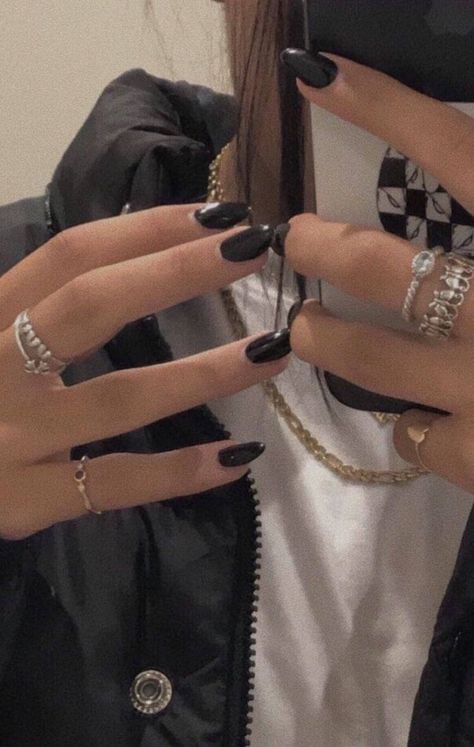 Korean Girl Style, Plain Acrylic Nails, Black Nails Short, Nails And Rings, Nail Vinyls, Plain Nails, Black Acrylic Nails, Vintage Nails, Edgy Nails