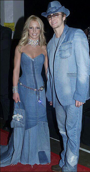 Britney and Justin all-denim outfits. Britney Spears Justin Timberlake, 2000s Party, Mtv Awards, Canadian Tuxedo, Denim And Diamonds, Funny Fashion, Couples Halloween, Double Denim, Justin Timberlake