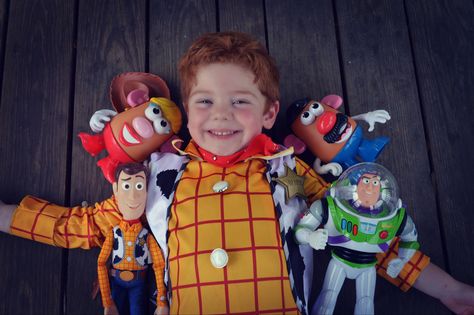 Toy Story School Photo, Toy Story Themed Photo Shoot, Toy Story Theme Photoshoot, Toy Story Birthday Pictures, Buzz Lightyear Photoshoot, Toy Story Picture Ideas, Toy Story Birthday Photo Shoot, Toy Story Photo Shoot Ideas, Toy Story Photoshoot