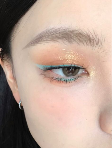 Blue Simple Eye Makeup, Txt Concert Makeup, Simple Concert Makeup, Newjeans Makeup, Korean Makeup Trends, Txt Concert, Debut Ideas, Doll Eye Makeup, Cute Eye Makeup