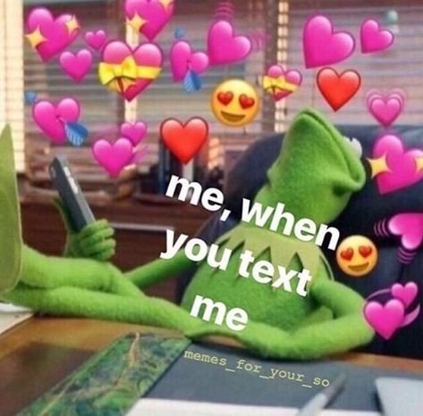 Flirty Stickers, Stickers For Snapchat, Flirty Memes, Wholesome Pictures, Couple Memes, Response Memes, Snapchat Stickers, Crush Memes, Cute Love Memes