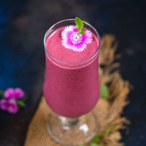 Berry Blast Smoothie Recipe (No Banana) Smoothie Recipe No Banana, Smoothie No Banana, Banana Oat Smoothie, Blueberry Smoothie Recipe, Breakfast Quiche, Banana Oats, Soup Diet, Blueberries Smoothie, Milkshake Recipes