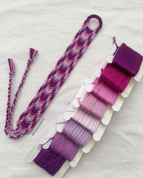 Purple Friendship Bracelet, Bracelets Pretty, Brazilian Bracelet, Diy Bracelets With String, String Bracelet Patterns, Friendship Bracelet Patterns Easy, Yarn Bracelets, Bracelet Inspo, String Bracelets