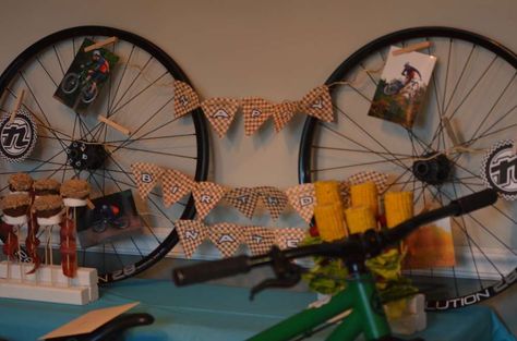 Nate's Kona Style Mountain Bike Dinner | CatchMyParty.com Mountain Biking Birthday Party, Mountain Bike Themed Party, Mountain Bike Party Ideas, Mountain Bike Birthday Party, Dirtbike Birthday Party, Ironman Birthday, Bicycle Birthday Parties, Bike Birthday Party, Bicycle Birthday