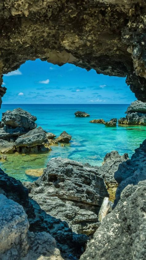 Bermuda Island Aesthetic, Bermuda Aesthetic, Hunger Games Arena, Kish Island, Bermuda Island, Bermuda Travel, Dream Building, Island Wallpaper, Island Pictures