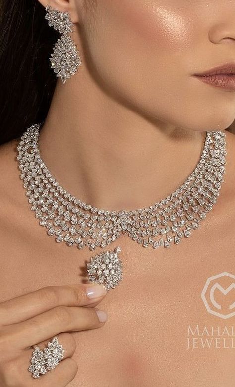 Heavy Diamond Necklace Set Bridal, Reception Jewellery, Necklace Design Ideas, Diamond Necklace Wedding, Layered Fringe, Bridal Jewellery Inspiration, Bridal Diamond Necklace, Real Diamond Necklace, Bridal Necklace Designs