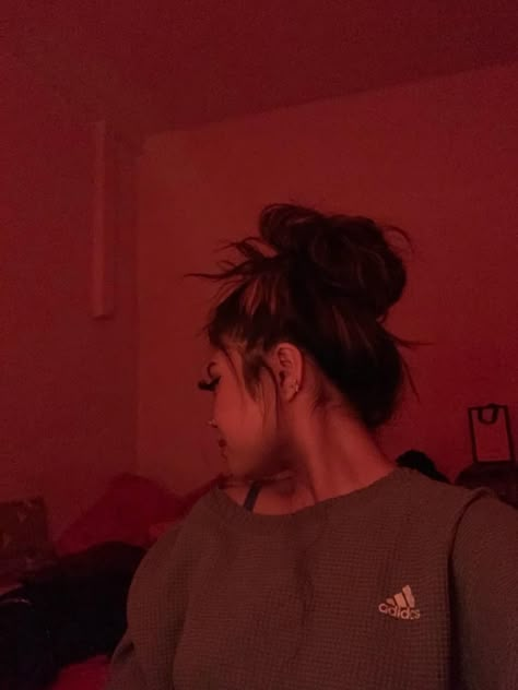 Messy Too Bun, Messy Bun Studying Aesthetic, Messy Bun Selfie, Pretty Messy Bun, Messy Bun And Glasses, Straight Ponytail Hairstyles, Messy Bun Straight Hair, Short Flim, Two Buns Hairstyle