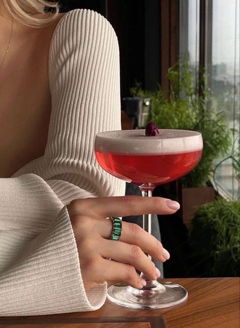 Give your holiday party some glamour! Discover ring styles to add sparkle to the season. Pretty Cocktails, Aesthetic Rings, Cafe Aesthetic, Digital Marketing Design, Drink Photo, Luxury Stationery, Holiday Glam, Ring Styles, Pretty Drinks