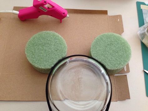 Want Mickey ears like the ones I had for my ice cream bar costume? I'll show you how to make them! You'll need: - 2 craft foam ... Make Mickey Ears, Diy Minnie Ears Headbands, Mickey Mouse Shoes Diy, Diy Disney World, How To Make Mouse Ears, How To Make Minnie Mouse Ears, Diy Disney Ears Tutorials, How To Make Disney Ears Diy, How To Make Mickey Ears Headband