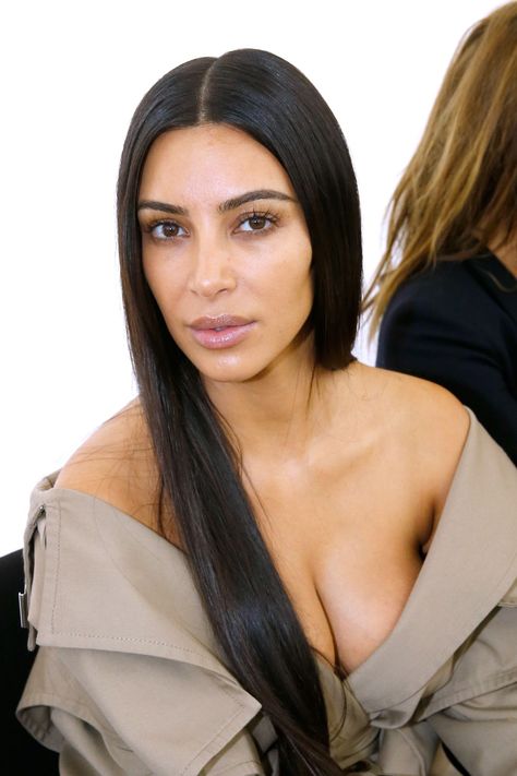 The Actual Procedures Celebrities Get To Look Flawless Without Makeup Estilo Khloe Kardashian, Estilo Kim Kardashian, Kim Kardashian Hot, Kardashian Fashion, Kardashian Makeup, Kim Kardashian Makeup, Kim Kardashian Hair, Kardashian Hair, Celebrity Quizzes