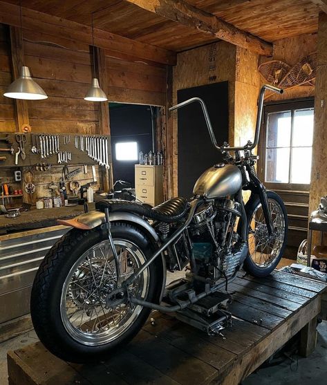 Novo's Garage Harley Davidson Bobber, Panhead Chopper, Triumph Chopper, Harley Panhead, Harley Bobber, Small Bars, Chopper Motorcycle, Motorcycle Travel, Harley Bikes