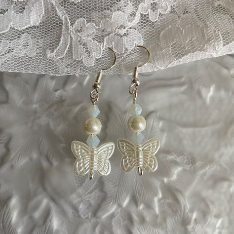 Beaded silver butterfly earring 🦋🫶🏽 Butterfly Earrings Aesthetic, Butterfly Earrings For Jewelry Making, Butterfly Earrings Diy, Handmade Cute Butterfly Jewelry, Handmade Butterfly Beaded Earrings For Gift, Pearl Jewelry With Butterfly Charm, Pearl Butterfly Earrings, Silver Butterfly Earrings, Pearls Diy