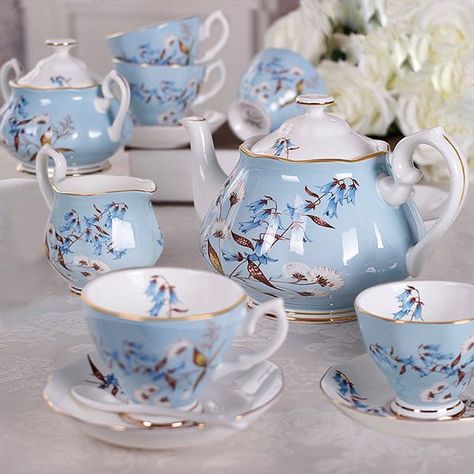 English Tea Set Vintage, Tea Set Ideas, Elegant Tea Set, European Coffee, China Country, Kitchen Decor Collections, English Afternoon Tea, Crockery Design, Vase Deco