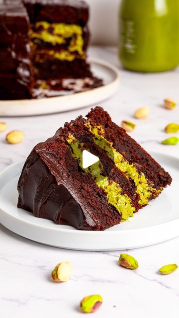 Dubai Chocolate Cake Recipe, Dubai Chocolate Cake, Dubai Chocolate Bar, Pistachio Chocolate Cake, Choclate Cake Recipe, Chocolate Pistachio Cake, Chocolate Bar Cake, Dubai Cake, Cake Pistachio