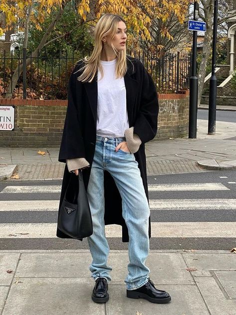 Low Rise Jeans Outfit, Camille Charriere, Spiritual Fashion, Jeans Trend, Look Jean, Bag Prada, Outfit Vintage, Moda Jeans, Outfit Jeans