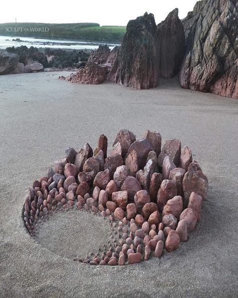 Beach Land Art, Jon Foreman, Art Plage, Rock Sculpture, Art Pierre, Earth Art, Outdoor Art, Land Art, Environmental Art