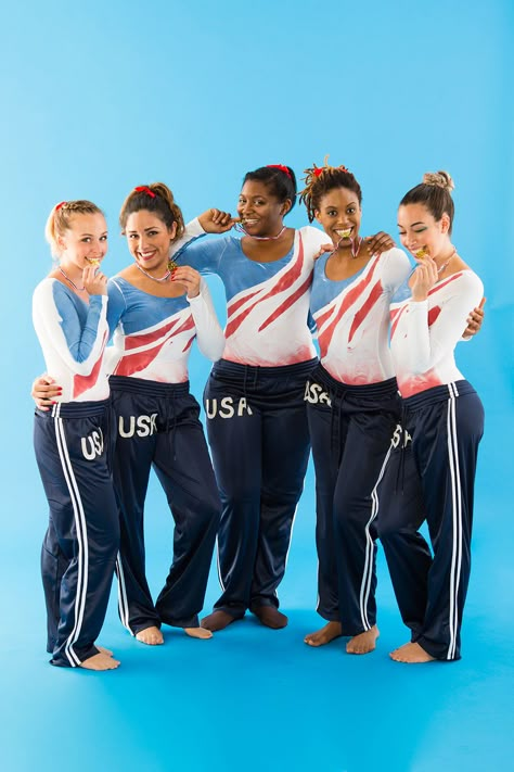 Win the Olympic Gold Medal With This Fab 5 Gymnastics Halloween Costume via Brit… Diy Teen Halloween Costumes, Comfortable Costumes, Teen Halloween Costumes, Team Halloween Costumes, Olympics Costume, Halloween Costumes Inspiration, Creative Diy Costumes, Girl Group Halloween Costumes, Group Halloween Costume Ideas