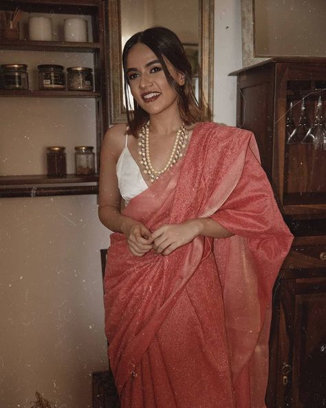 Image may contain: one or more people and people standing Komal Pandey Saree, Komal Pandey Outfits, Confidence Hacks, How To Look Confident, Komal Pandey, Bridesmaid Looks, Look Confident, Ankita Lokhande, Mehendi Outfits