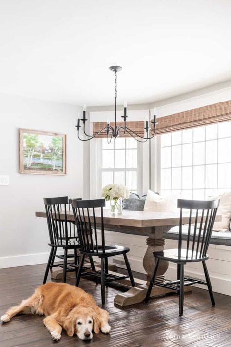 Bay Window Breakfast Nook, Window Seat Storage Bench, Bay Window Dining Room, Bay Window Dining, Window Storage Bench, Bay Window Benches, Diy Cottage, Kitchen Bay Window, Cottage Dining