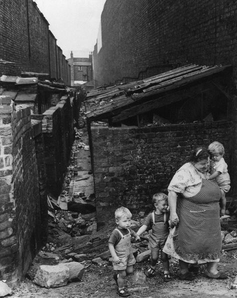 Mother And Children, Lost Village, Back Alley, Liverpool History, Liverpool Home, London Photographer, 1000 Piece Puzzle, Portrait Images, Large Picture