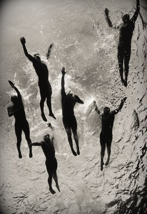 going with the flow by Kurt Arrigo Open Water Swimming, Arte Inspo, Underwater Photography, Photo Reference, Photography Inspo, Art Plastique, Male Beauty, White Photography, Film Photography