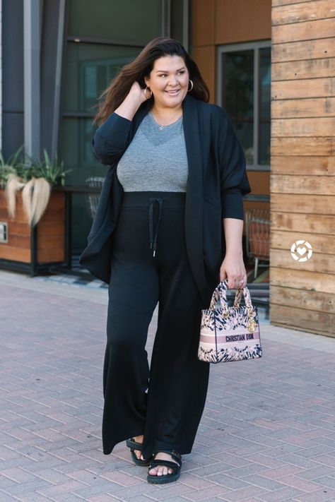 Style For Curvy Women, Fall Fashion Plus Size, Most Popular Outfits, Dress Pants Outfits, Casual Outfits Plus Size, White Pleated Skirt, Fashion Everyday, Outfits For Spring, Outfit Trends