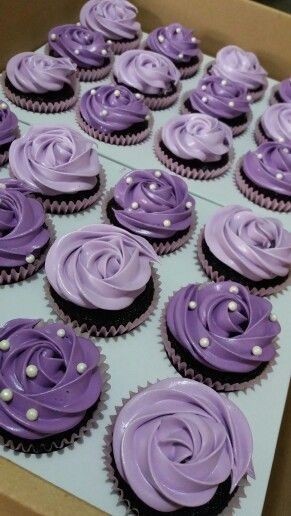 Purple Ombre Cupcakes, Euphoria Cupcakes, 50 Shades Of Purple Party Ideas, Purple Birthday Cupcakes, Cupcakes Lila, Purple Quince Cake, Purple Cupcakes Ideas, Purple Dessert Table, Purple Party Ideas