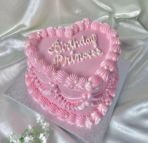 Hot Pink Vintage Cake, Pink 24th Birthday, Pastel Princess Party, Pink 20th Birthday Cake, Tortas Aesthetic Vintage, Barbie Bday Cake, Dark Pink Cake, Pink 18th Birthday Cake, Aesthetic 18th Birthday Cake