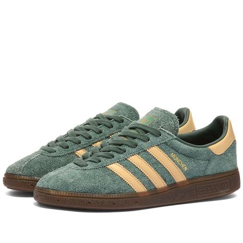 Adidas Munchen, Chunky Trainers, Workout Essentials, Green Girl, Gold Shoes, Green Beige, Oliver Peoples, Green Suede, Adidas Samba Sneakers